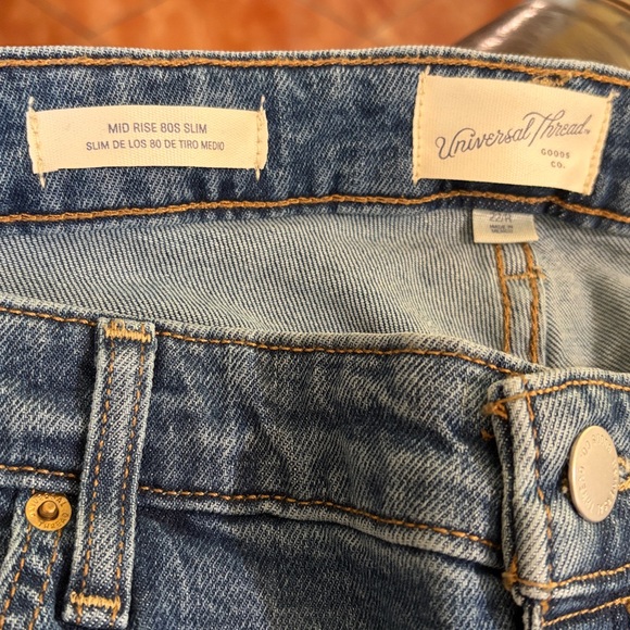 Universal Thread Women's Relaxed Blue Jeans - Picture 3 of 3